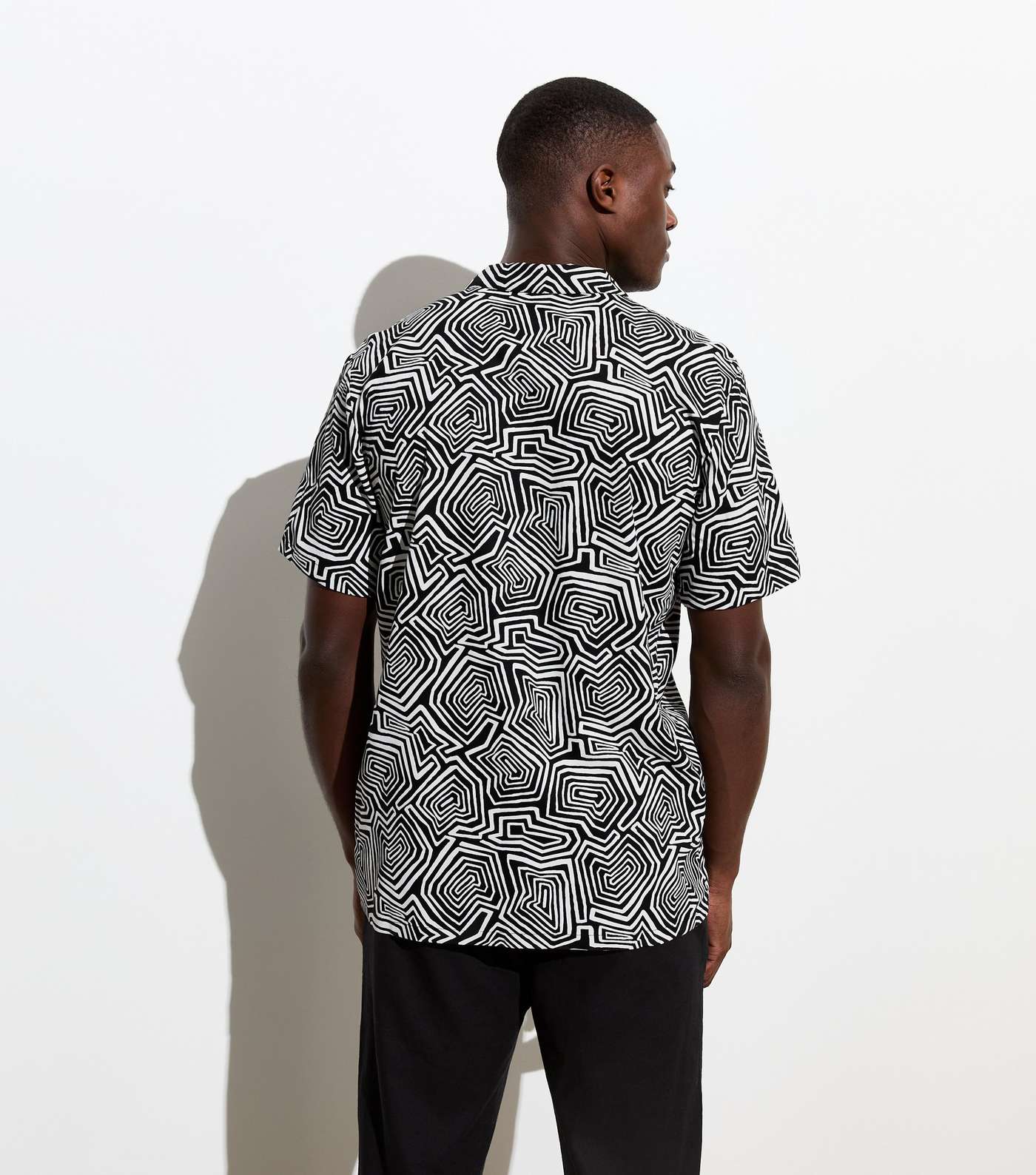 Black Abstract Print Short Sleeve Shirt Image 4