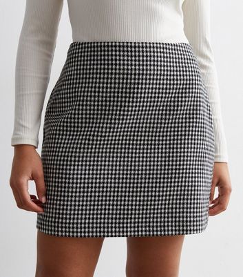 Petite Black Dogtooth Print Boucle Mini Skirt New Look