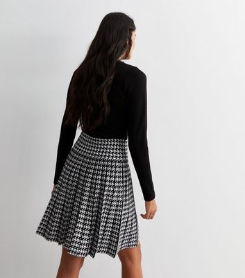 Cameo Rose Black Dogtooth Print Pleated Mini Skirt New Look