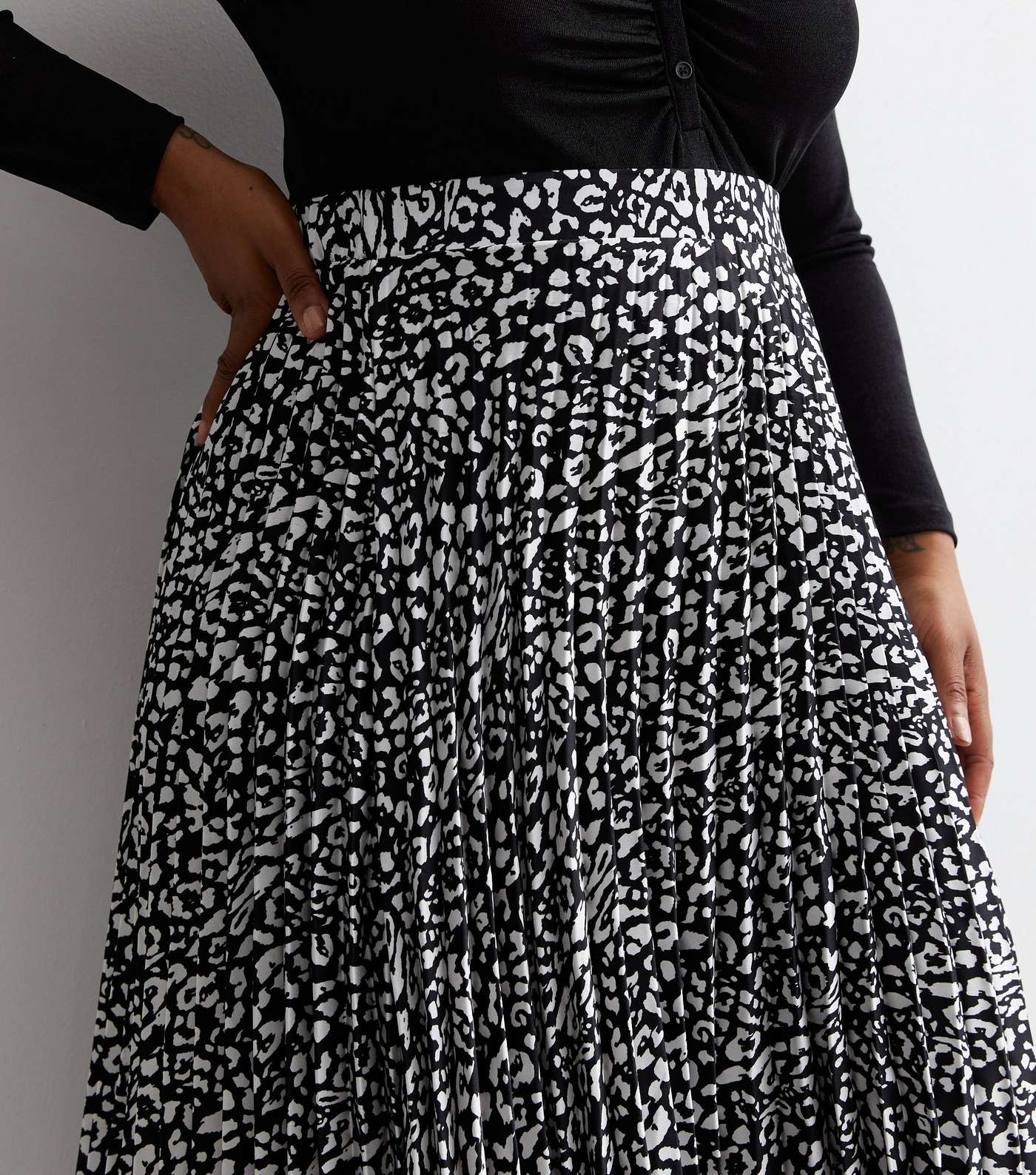 Curves Black Mark Making Satin Pleated Midi Skirt Image 3