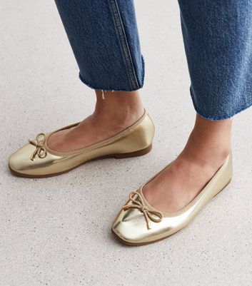 Gold leather flat shoes discount