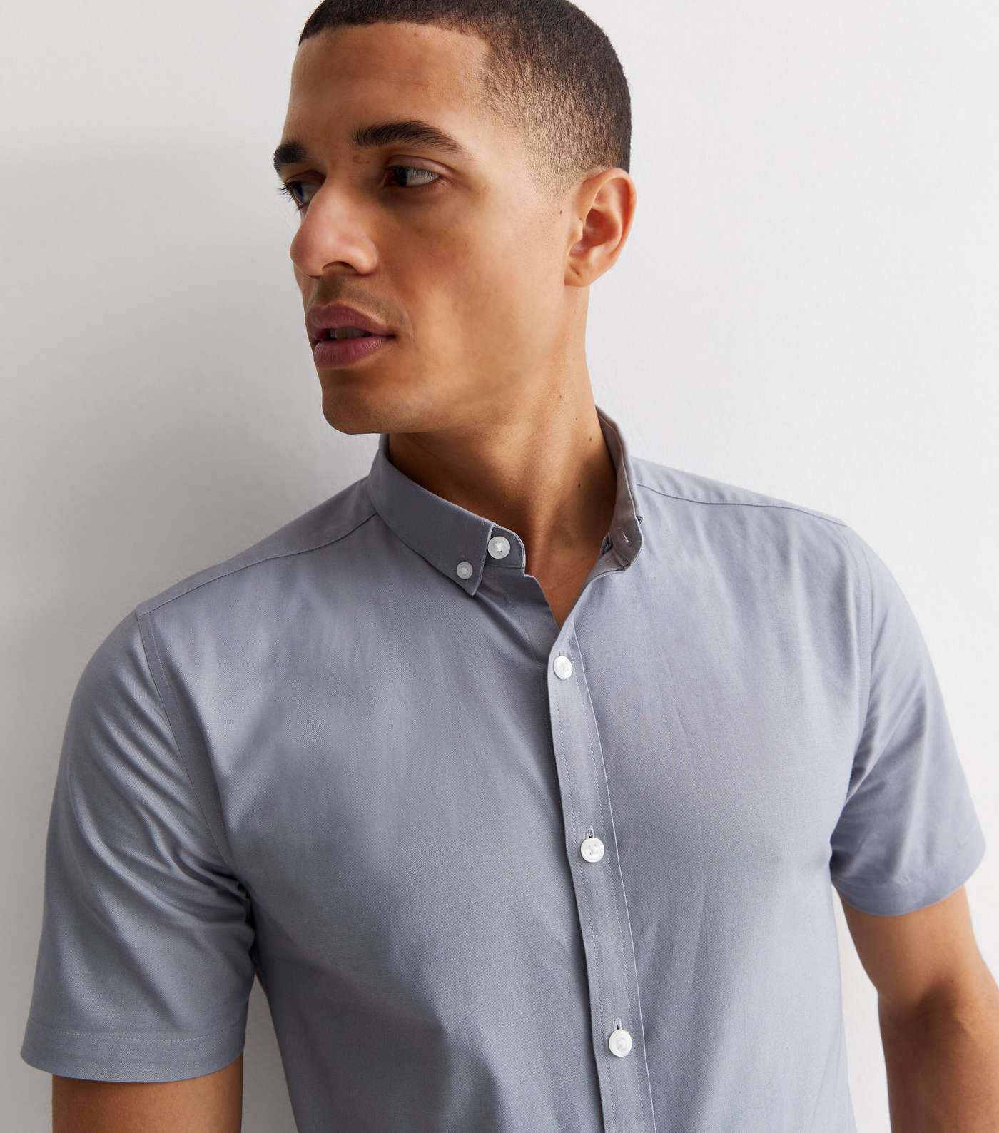 Pale Grey Short Sleeve Muscle Fit Oxford Shirt Image 2