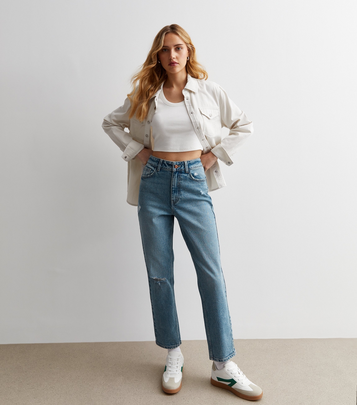 Women's Blue Ripped Knee High Waist Tori Mom Jeans New Look
