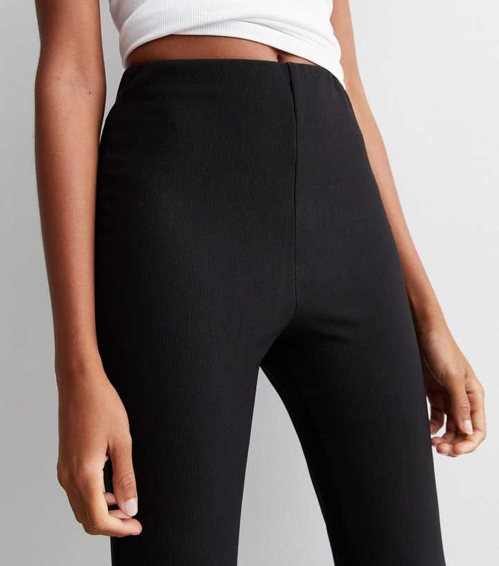 https://media2.newlookassets.com/i/newlook/883225401M1/womens/clothing/black-ribbed-flare-leggings.jpg?strip=true&qlt=50&w=720