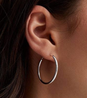 Medium thick silver store hoop earrings