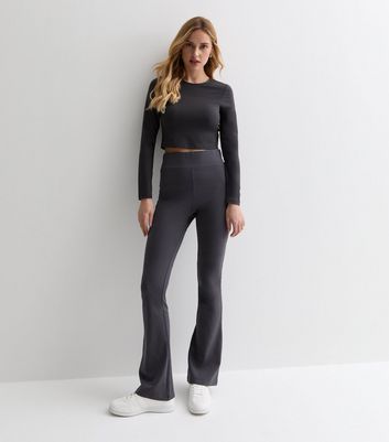 https://media2.newlookassets.com/i/newlook/883532003/womens/clothing/leggings/grey-high-waist-flared-leggings.jpg