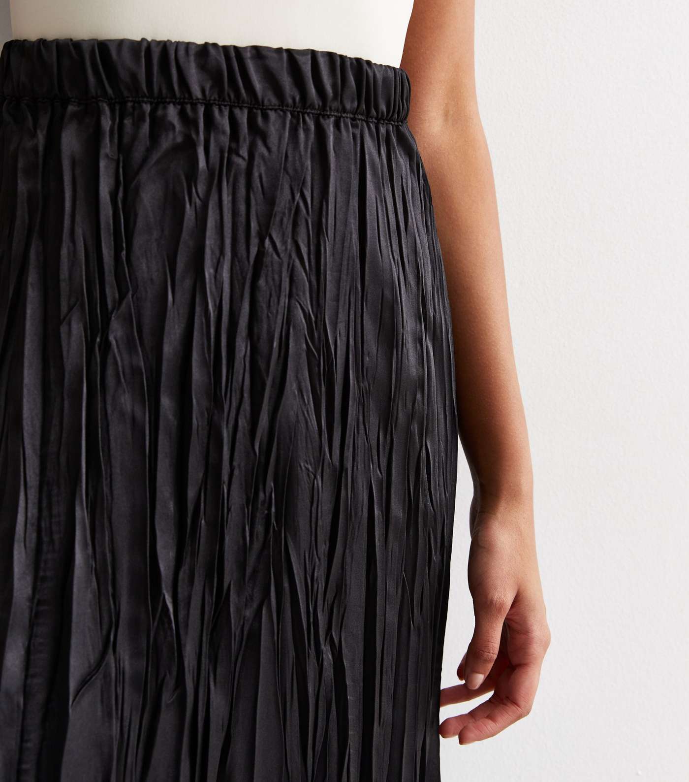 Black Pleated Woven Midi Skirt Image 2