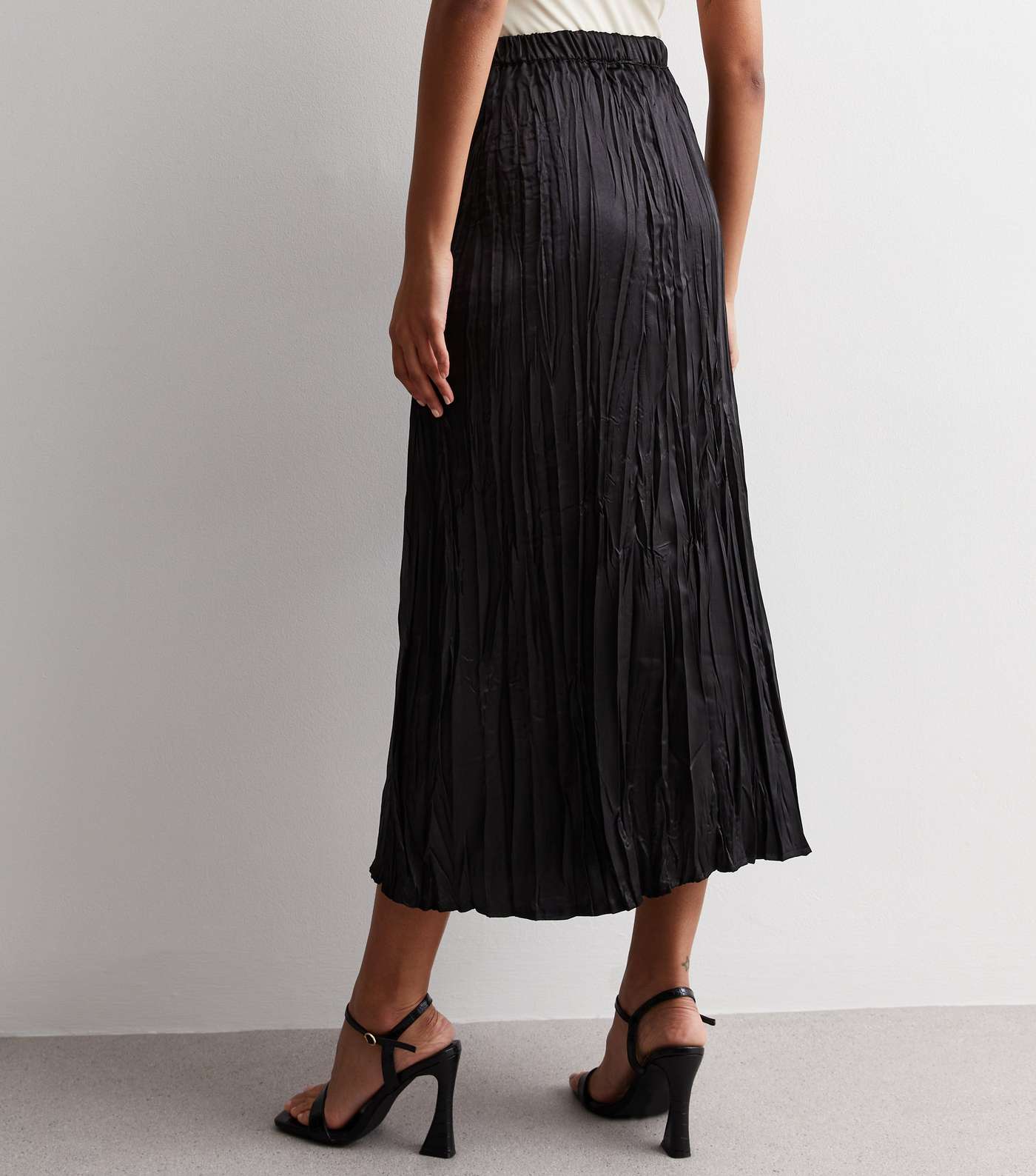 Black Pleated Woven Midi Skirt Image 4
