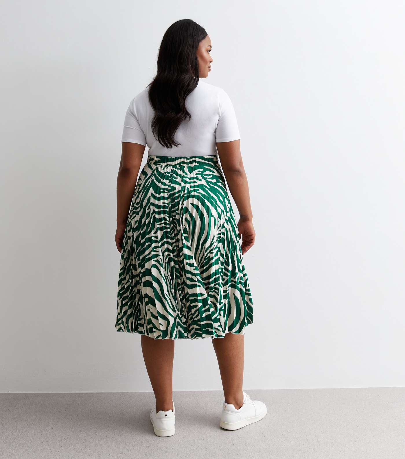 Curves Green Animal Print Satin Pleated Midi Skirt Image 3