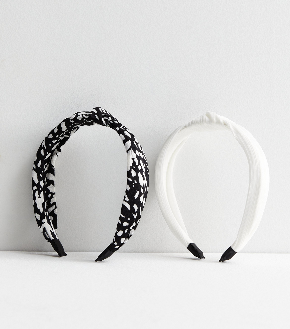 2 Pack Black Abstract Print and White Headbands New Look