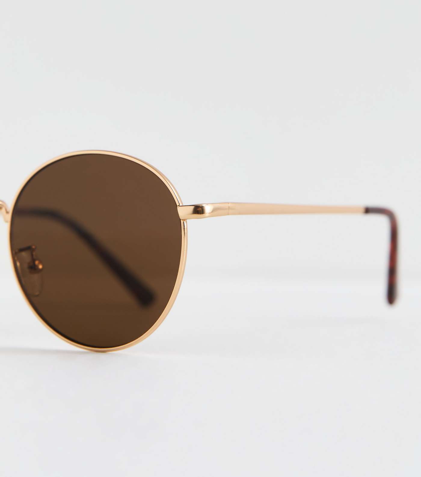 Gold Round Frame Sunglasses Image 3