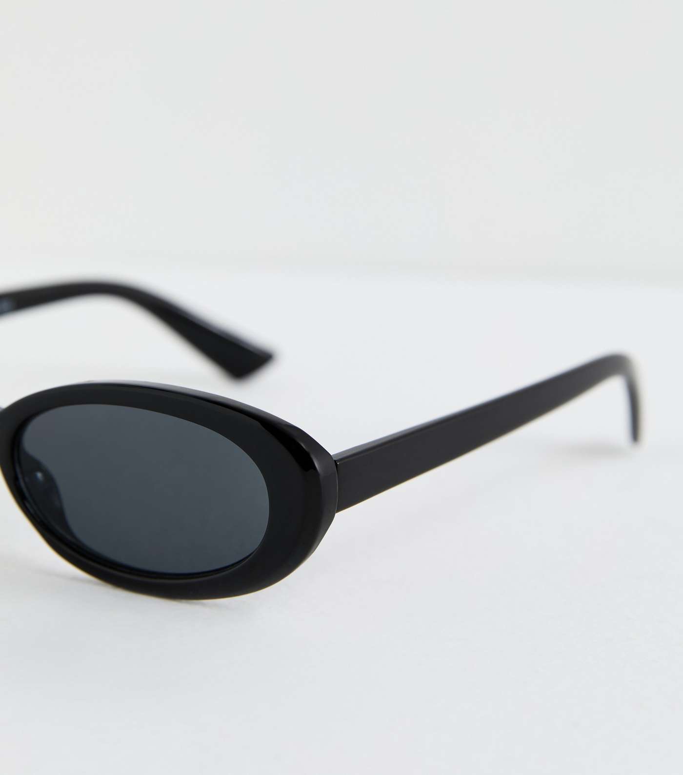Black Oval Sunglasses Image 3
