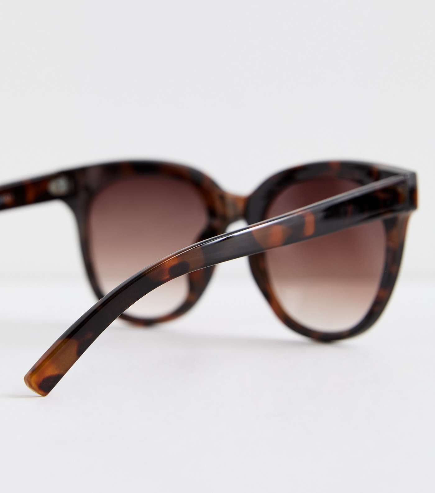 Dark Brown Tortoiseshell Effect Round Frame Sunglasses Image 4