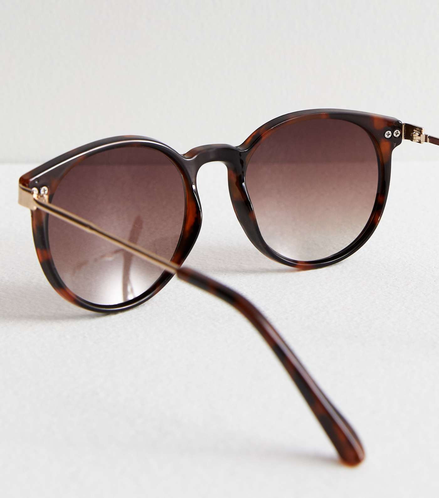 Brown Round Frame Sunglasses Image 4