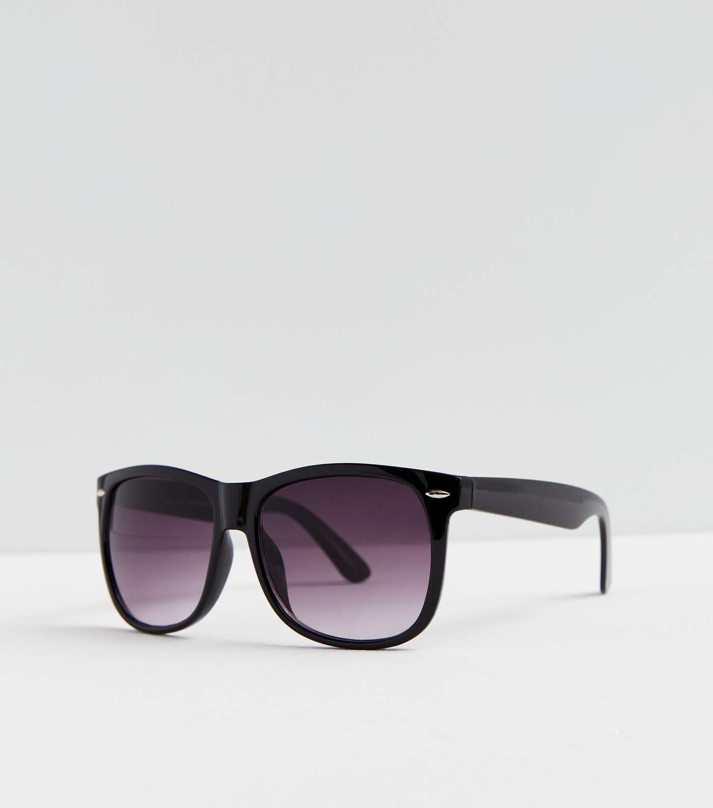 Black Square Retro Sunglasses Image 2