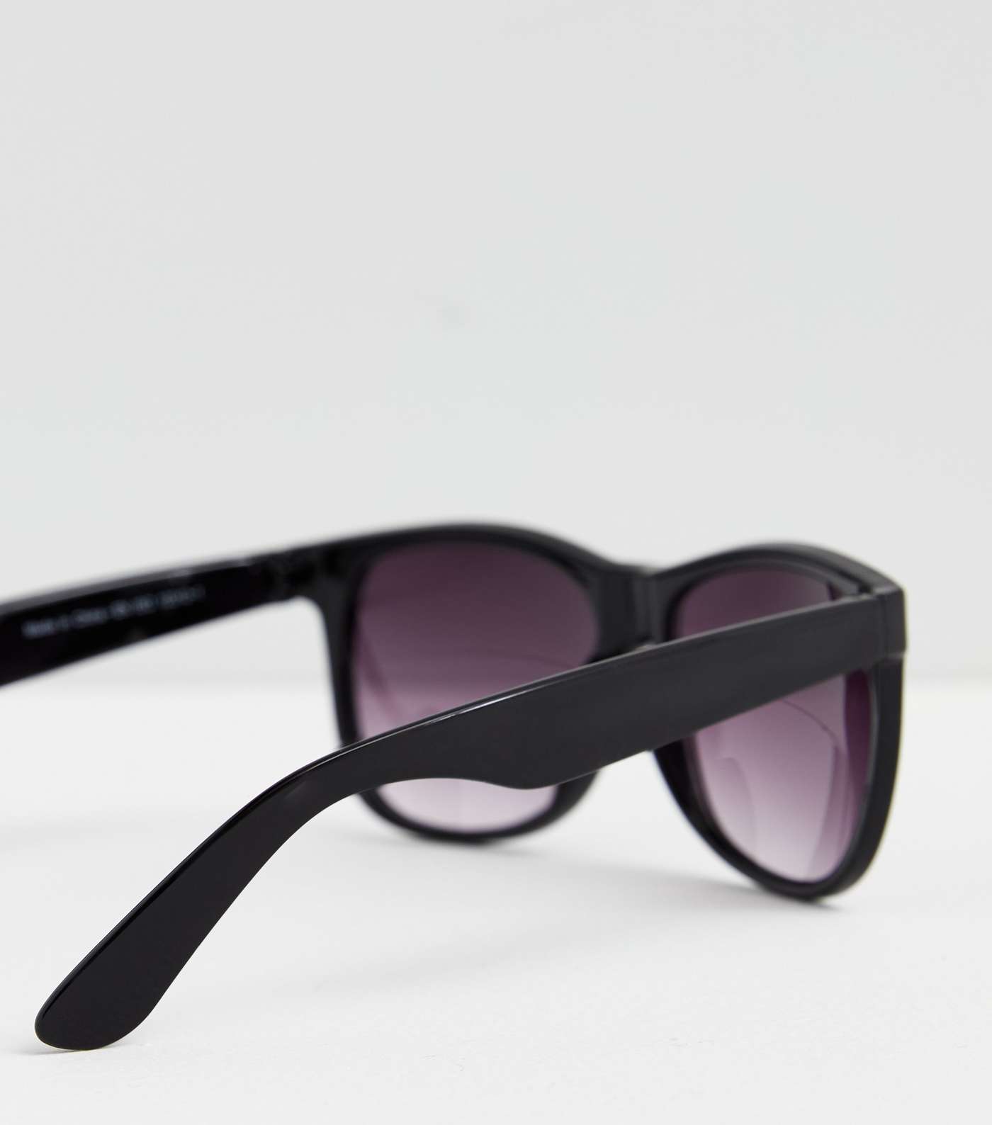 Black Square Retro Sunglasses Image 4