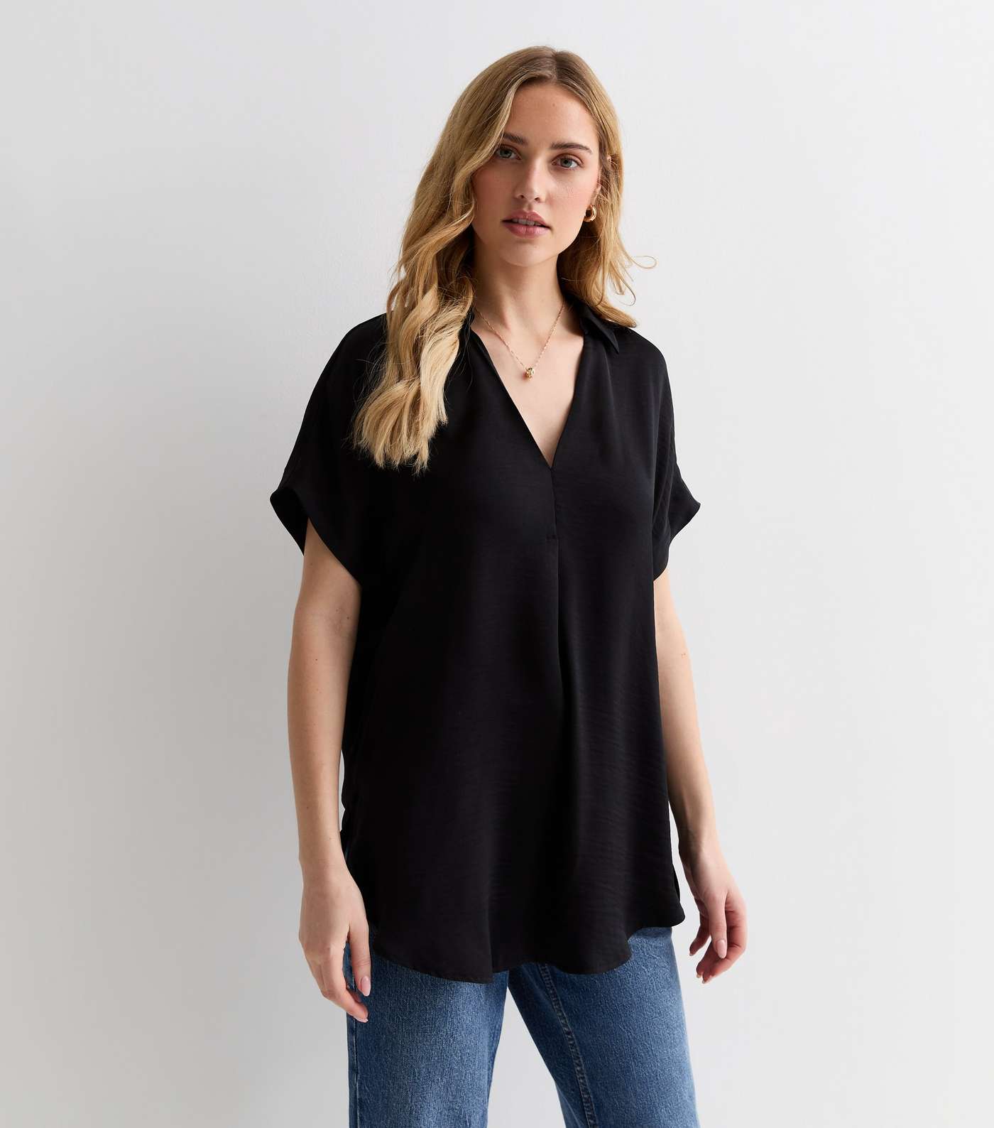 Black Short Sleeve Shirt Image 3