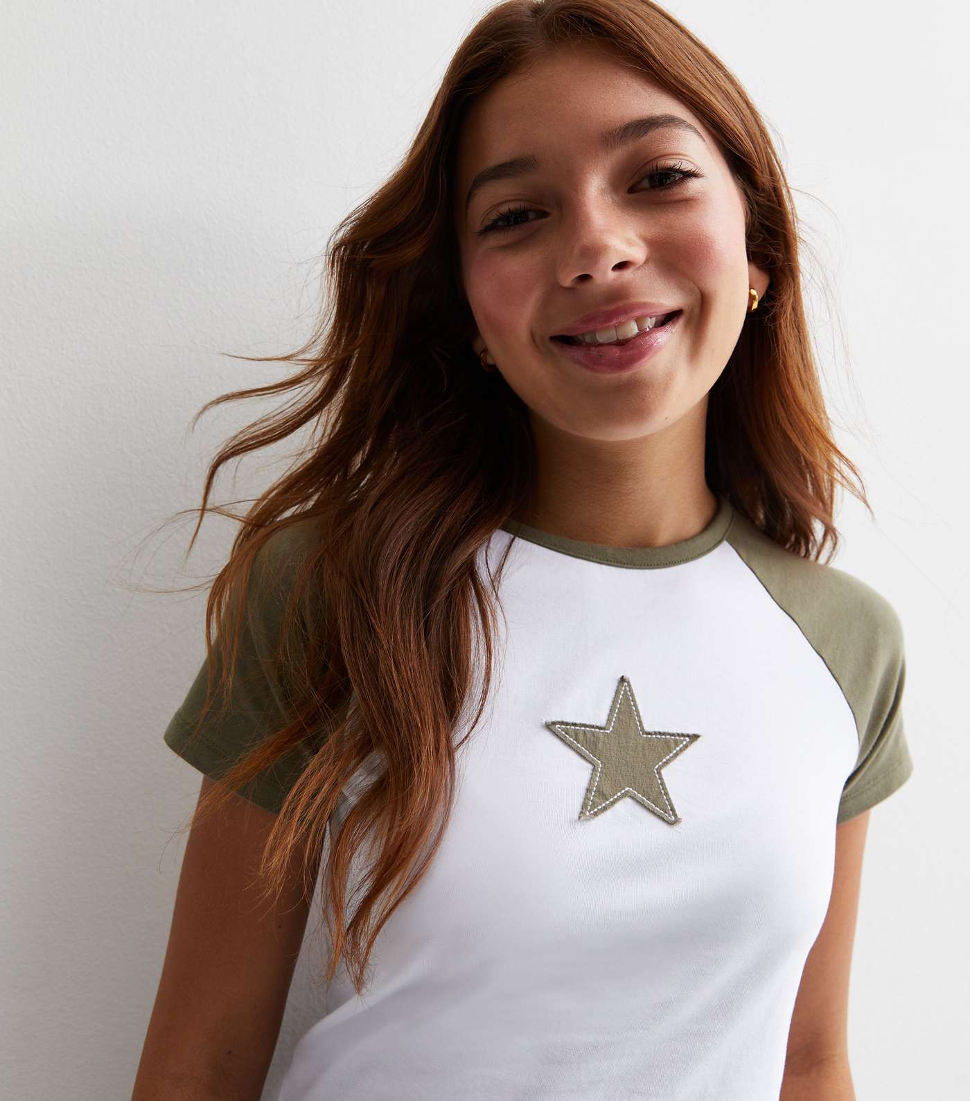 Girls Olive Star Logo Raglan T-Shirt Image 2