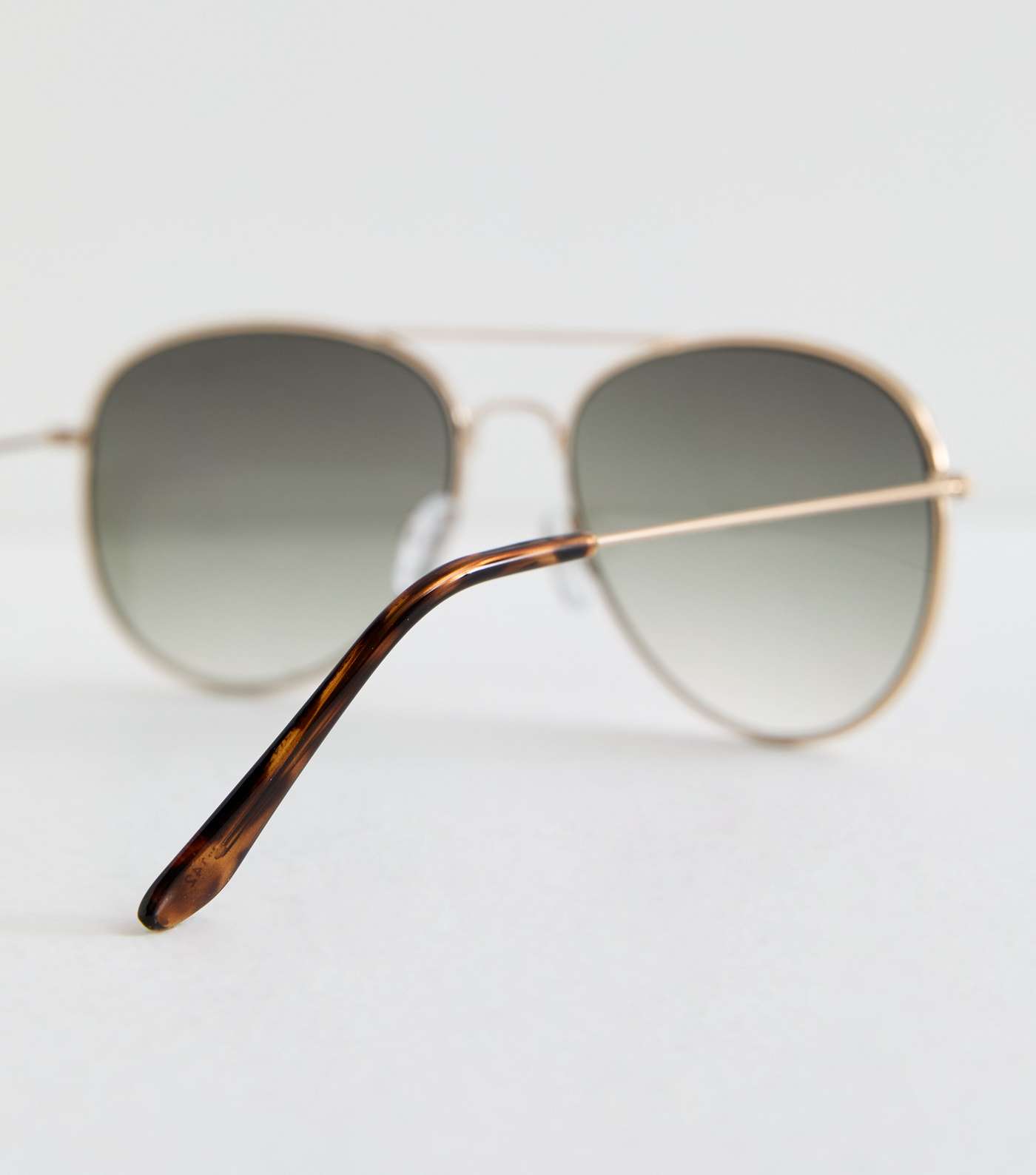 Gold Tinted Pilot Sunglasses Image 4