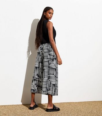 Black Abstract Stripe Wide Crop Trousers New Look