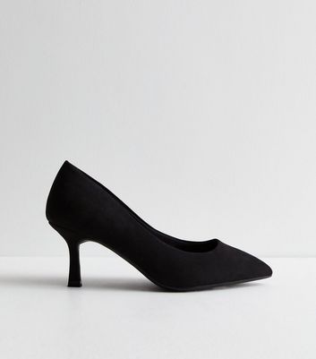 Short best sale black pumps