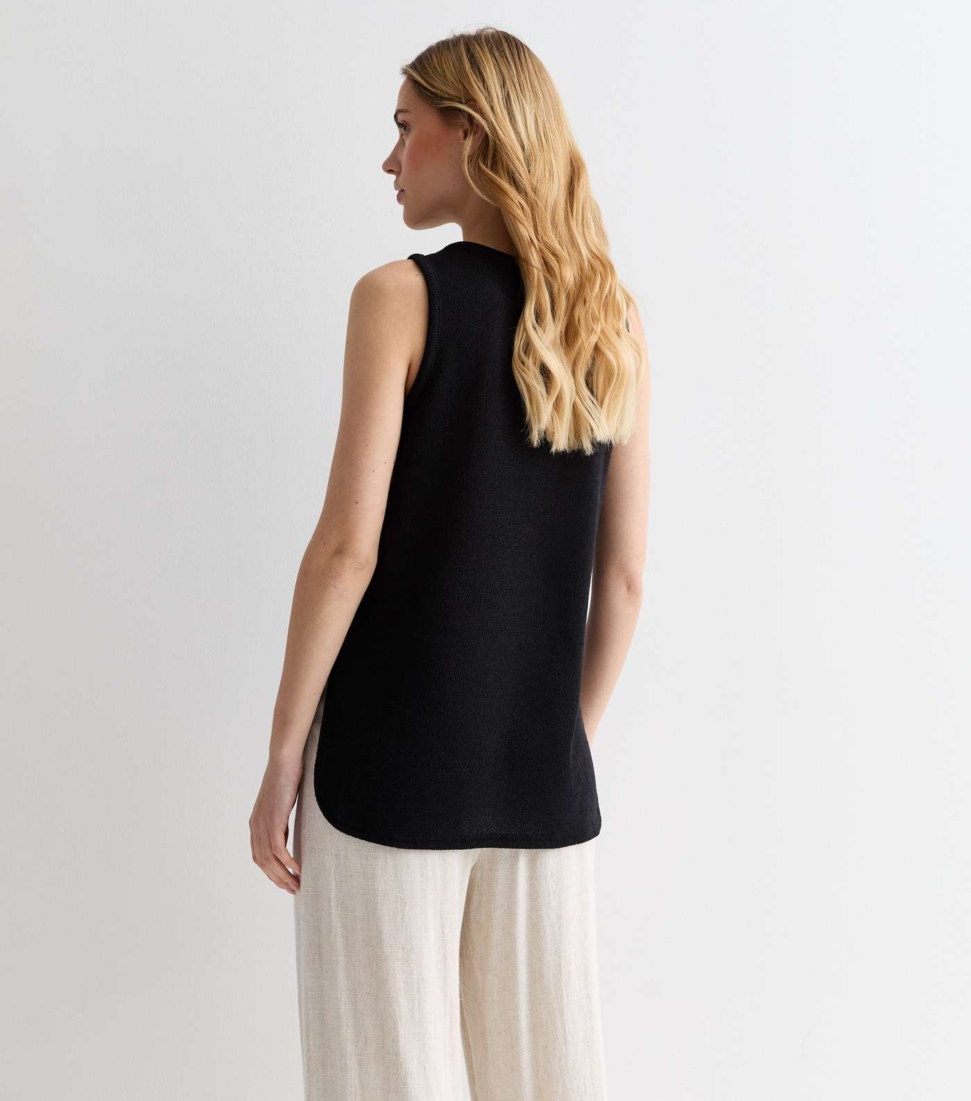 Black Textured Fine Knit Vest Image 5