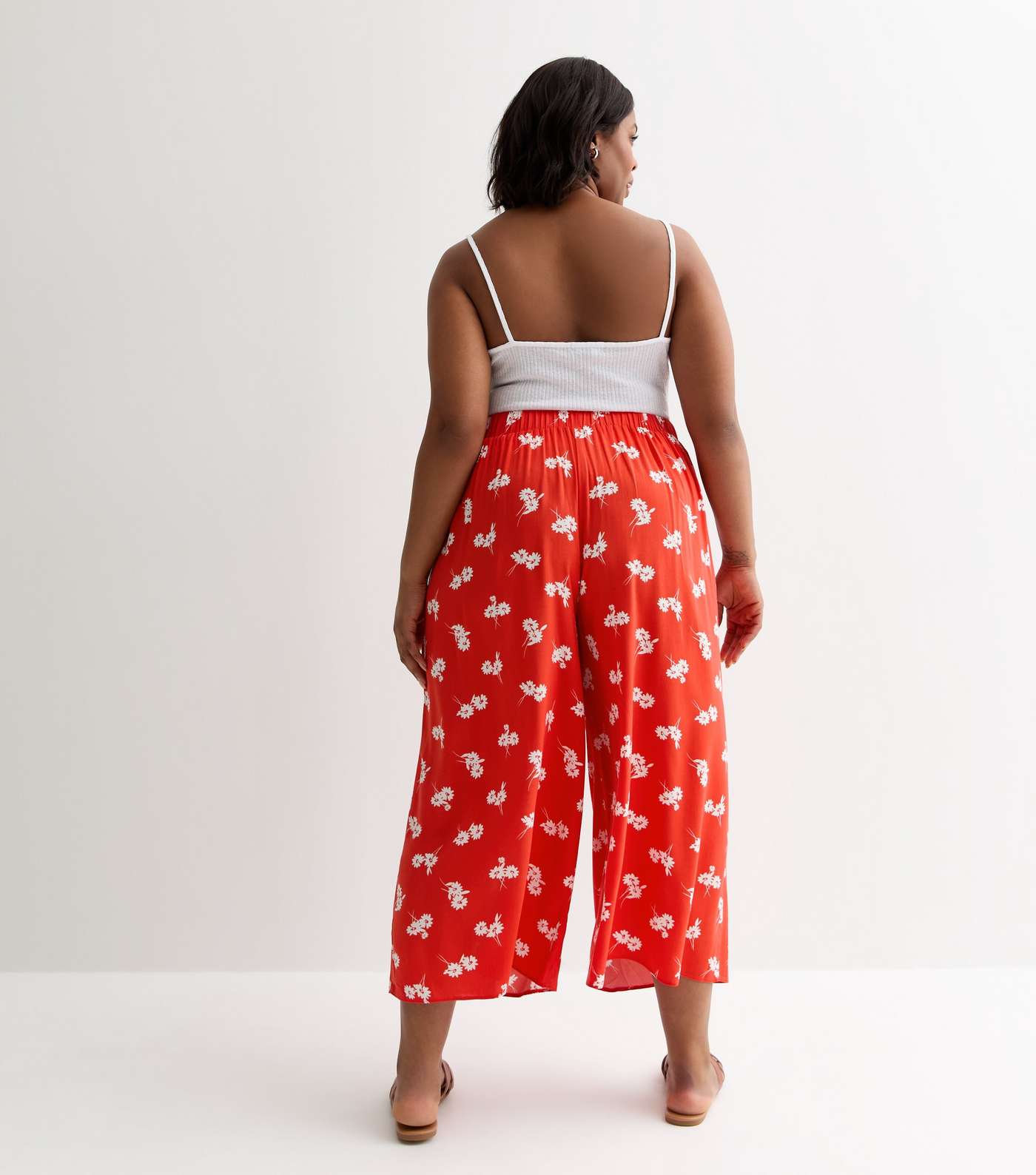 Curves Red Ditsy Floral Print Cropped Trousers Image 4