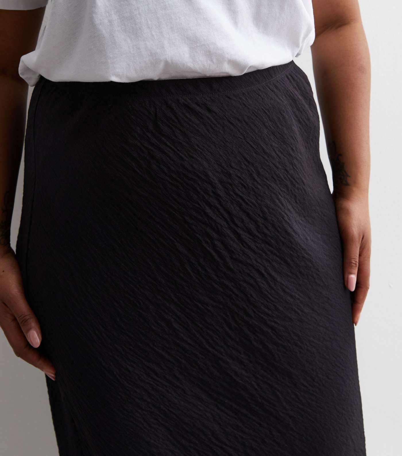 Curves Black Textured Midi Skirt Image 2