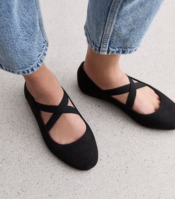 Black pumps for wide feet store