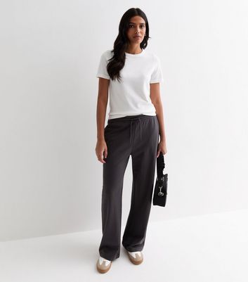 Regatta Sustainable Viscose Blend Wardrobe Staple Stretch Crop Pant In Black