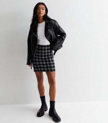 Petite Black Check Mini Tube Skirt | New Look