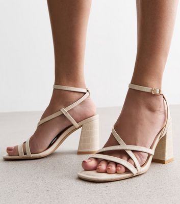 Block heel sandals for wide feet hotsell