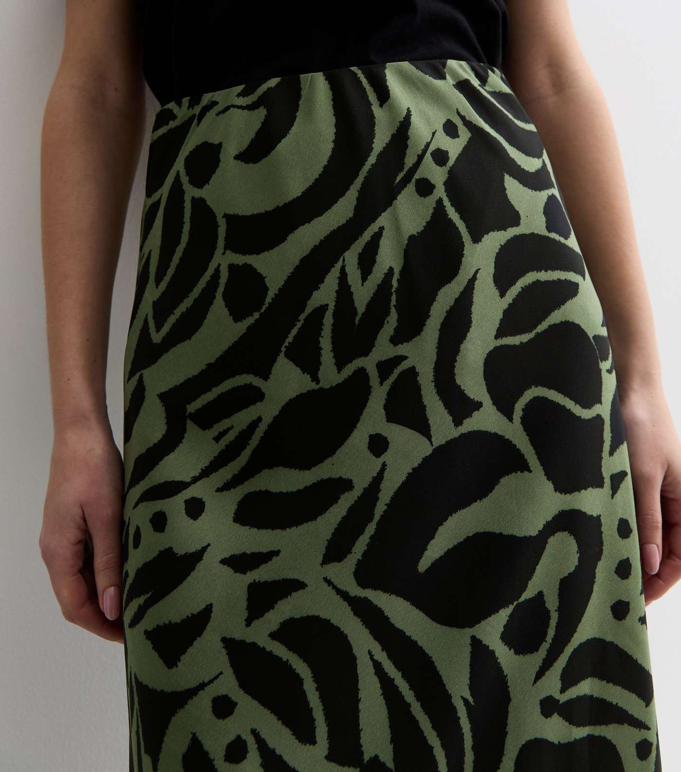 Green Pattern High Waist Midi Skirt Image 2