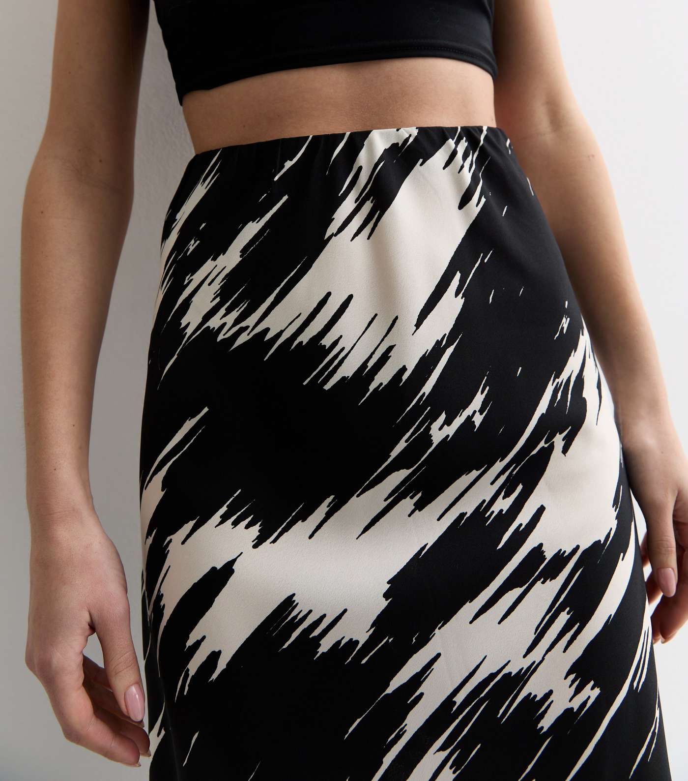 Black Abstract Pattern Midi Skirt  Image 2