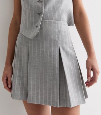 Petite Grey Marl Pinstripe Pleated Mini Skirt New Look