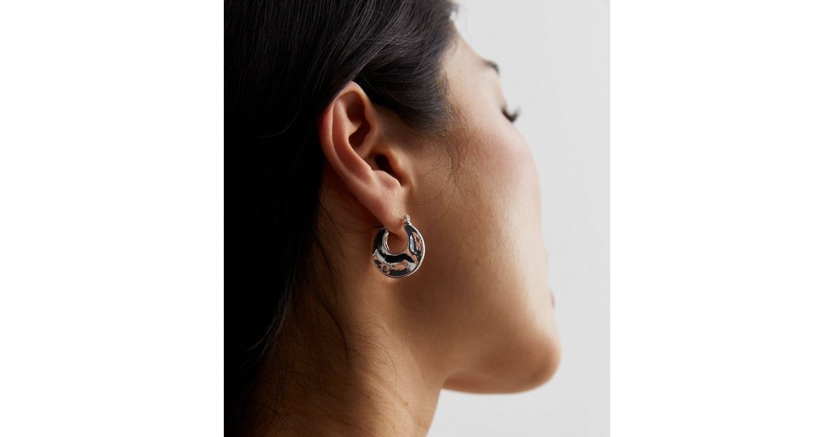 New beaten silver dangle oval earrings *** non tarnish (TNJ original) main image 1