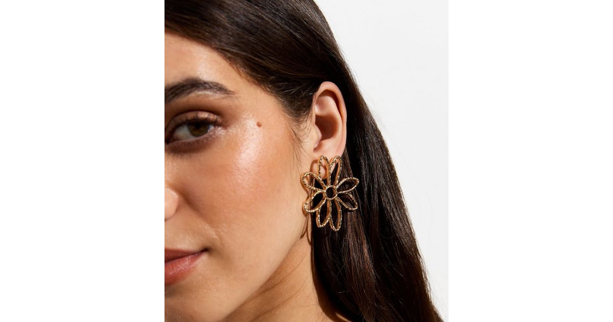 Gold Cut Out Flower Earrings | New Look
