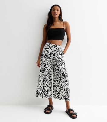 Black Cropped Floral Printed Trousers 
