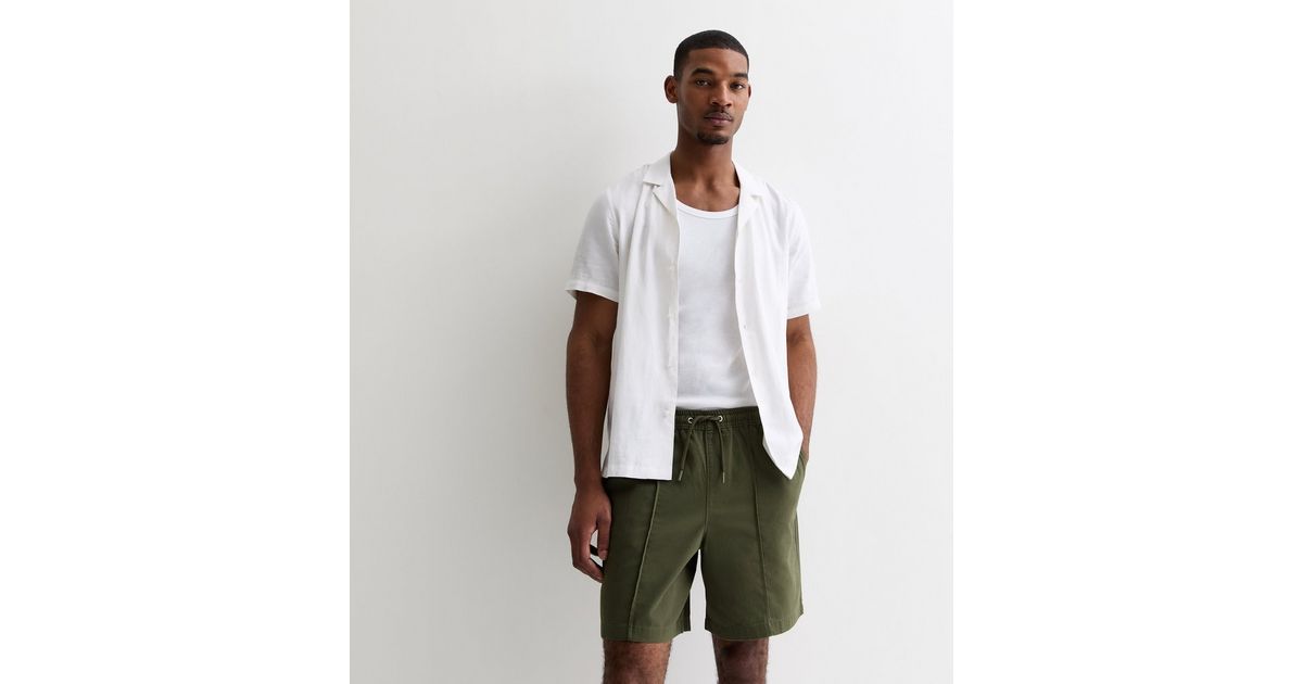 Solid high waist pleated rolled cuff hem pintuck shorts.