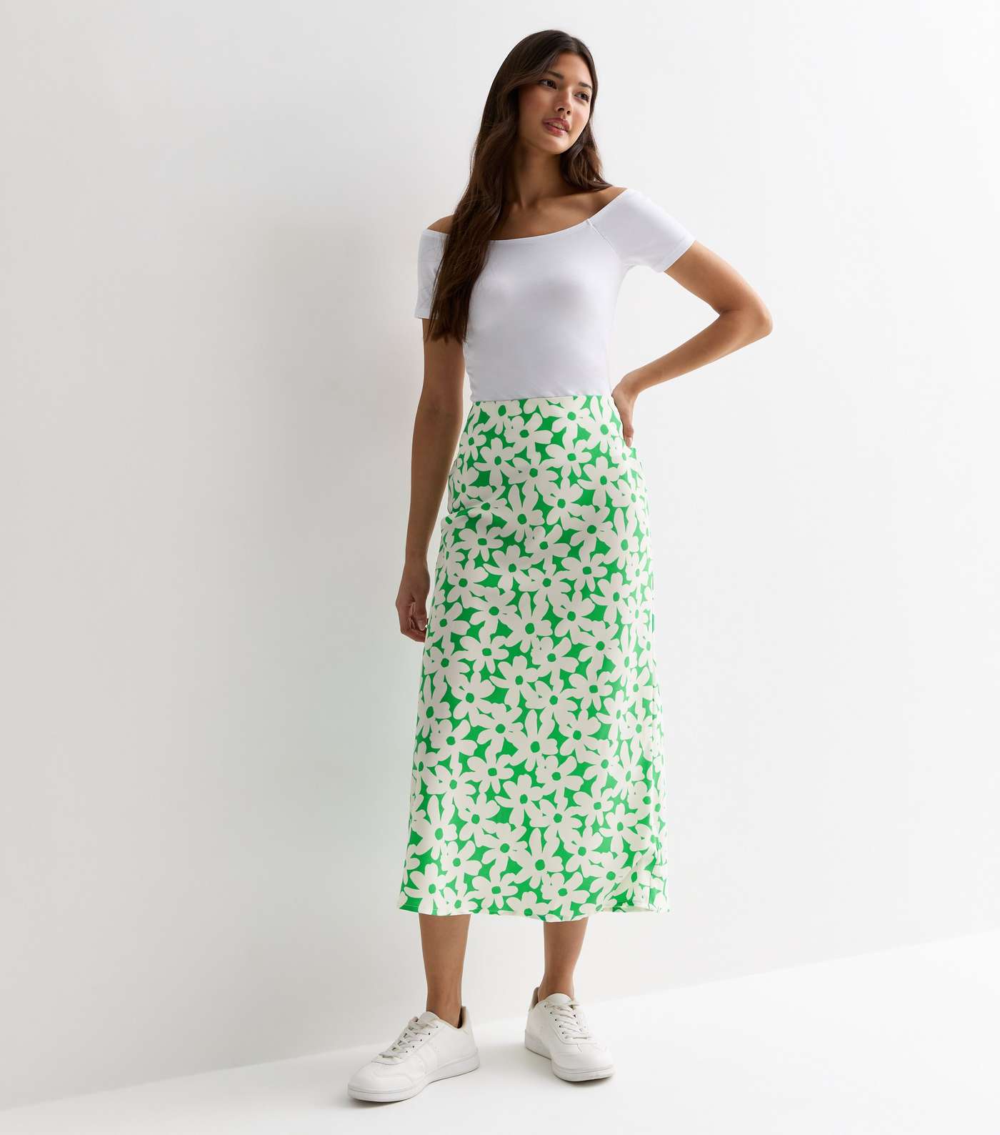 Green Retro Floral Print Bias Cut Midi Skirt Image 2