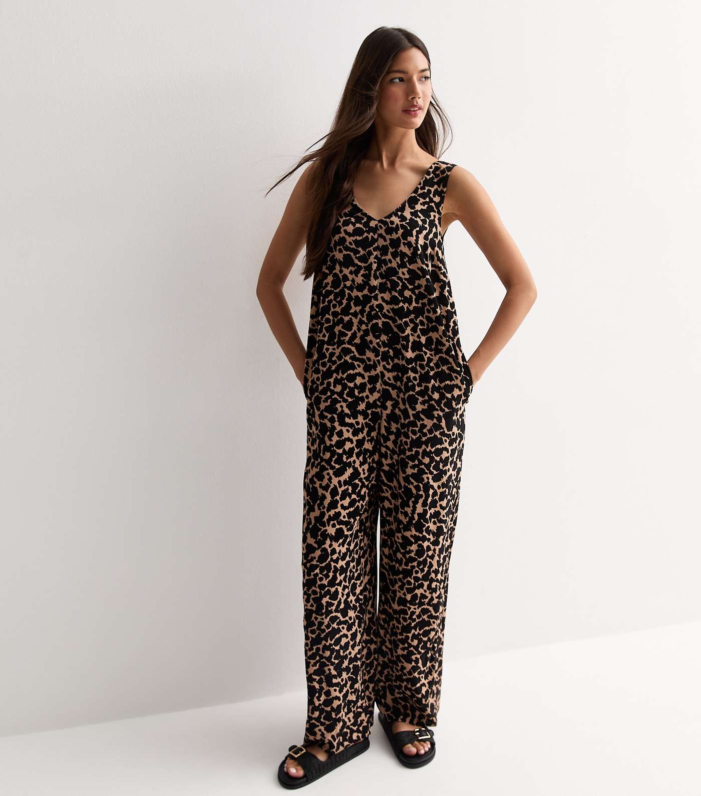 Brown Abstract Print Sleeveless Jumpsuit Image 3