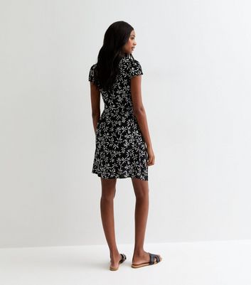 Black Floral Print V Neck Mini Dress New Look