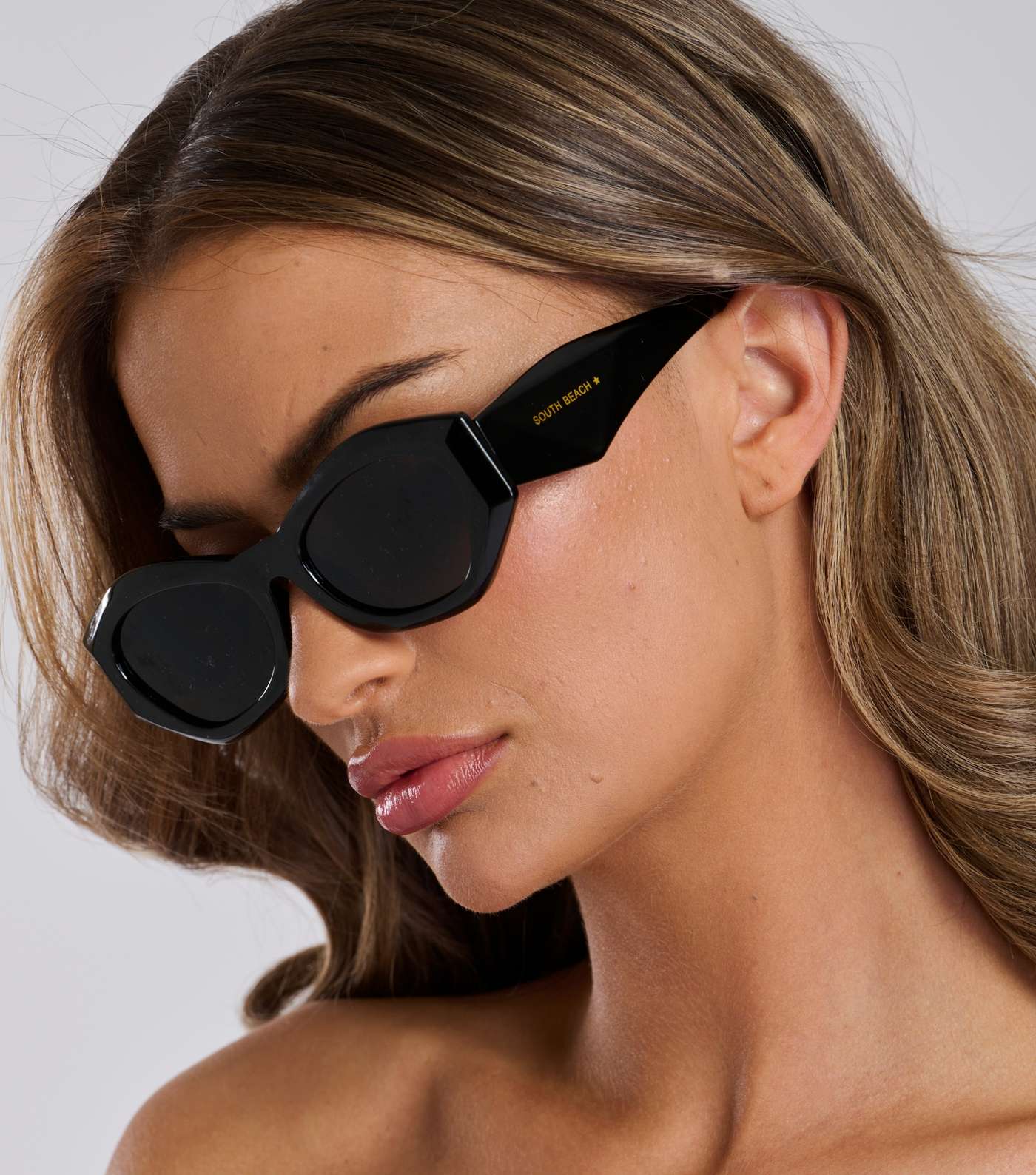 South Beach Black Slim Round Sunglasses Image 3