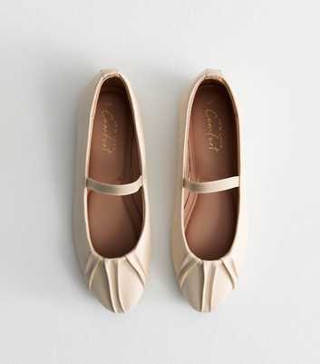 Off-White Leather-Look Pleated-Toe Ballet Flats