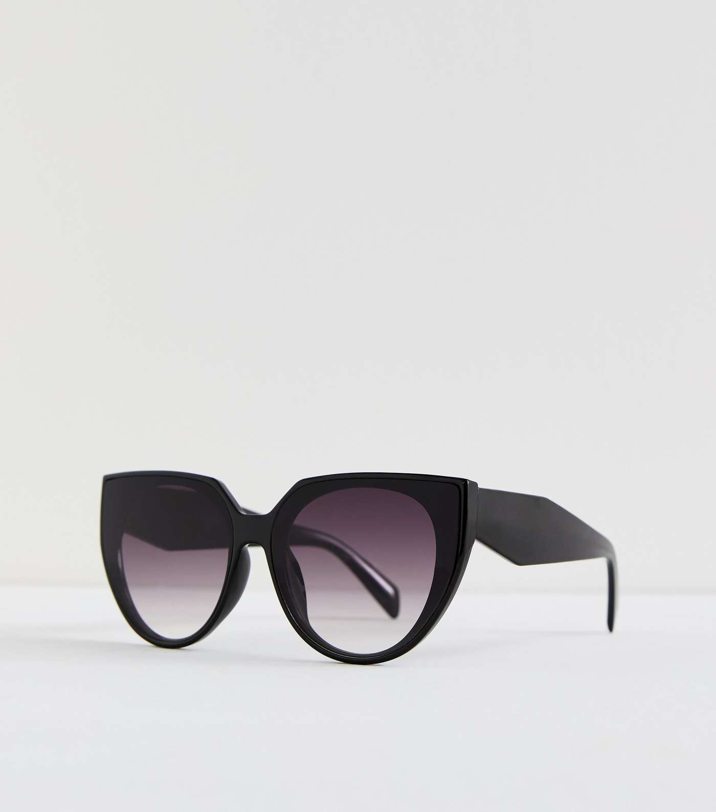 Black Cat Eye Frame Sunglasses Image 2