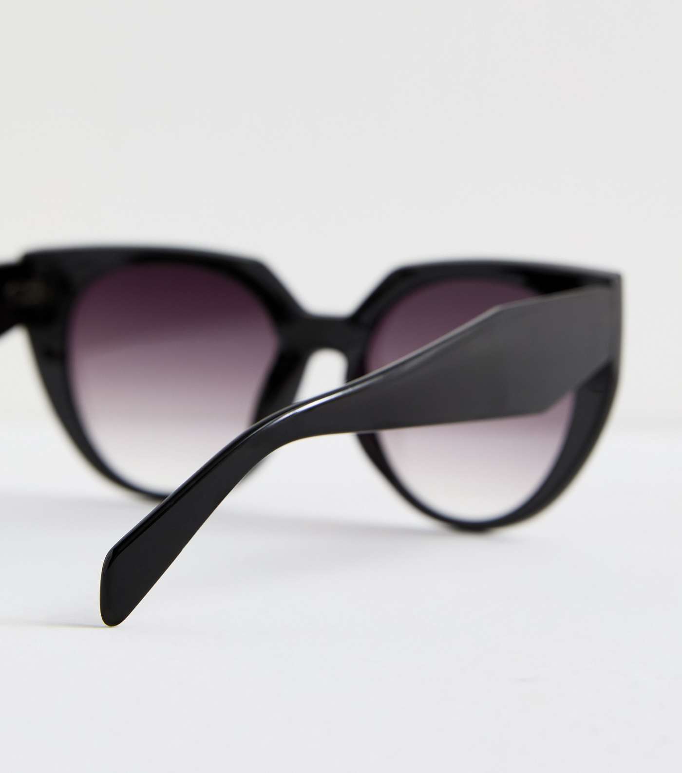Black Cat Eye Frame Sunglasses Image 4