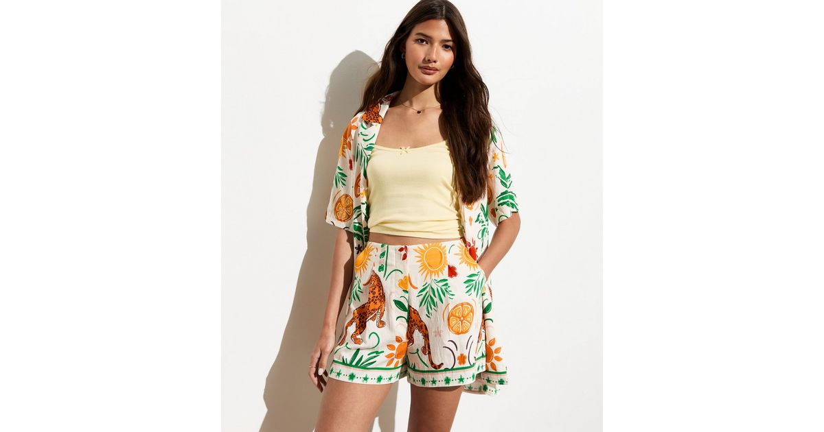 Fruit Print Twill Cream Shorts