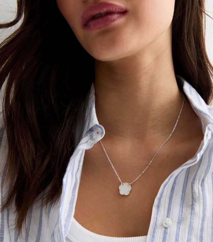 White Flower Pendant Necklace
