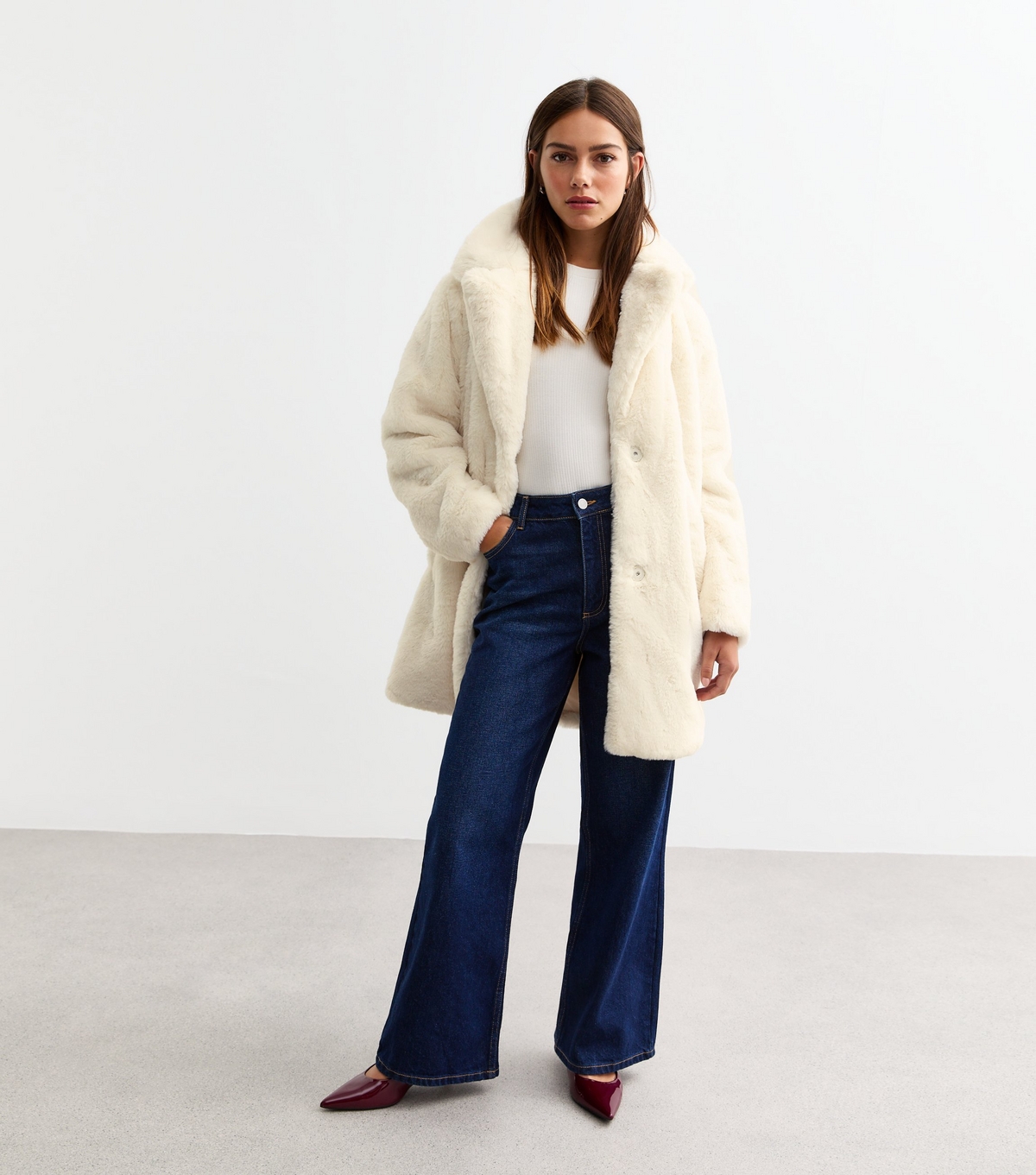 Women's Petite Cream Faux Fur Coat New Look