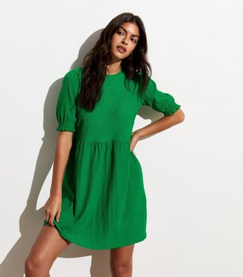 Tall Green Crinkle Puff-Sleeve Mini Smock Dress New Look
